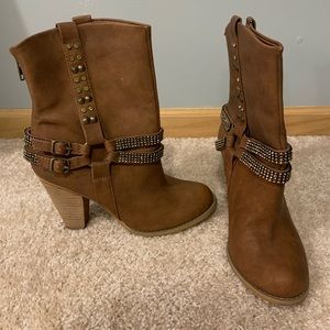 Brand new not rated boots